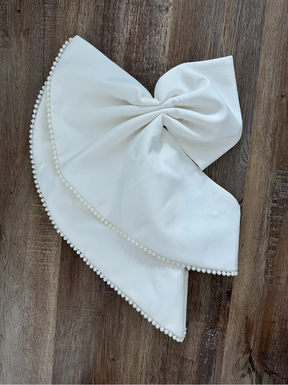 Elegant White Backless Mini Dress with Pearl-Trim Bow